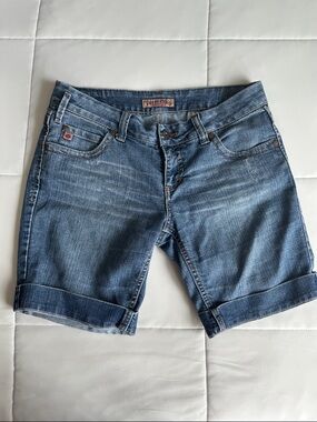 Vintage Casual Mid Wash Denim Rolled-Hem Shorts